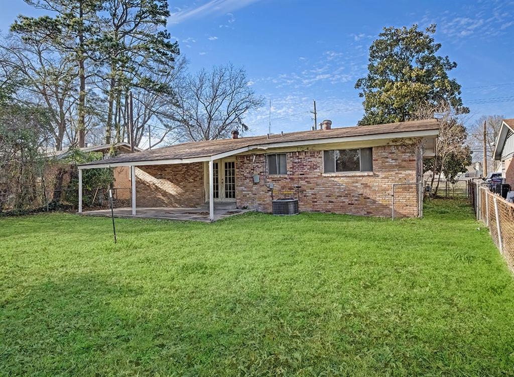 504 Redwater Road Wake Village, TX 75501 - Photo 4 of 17