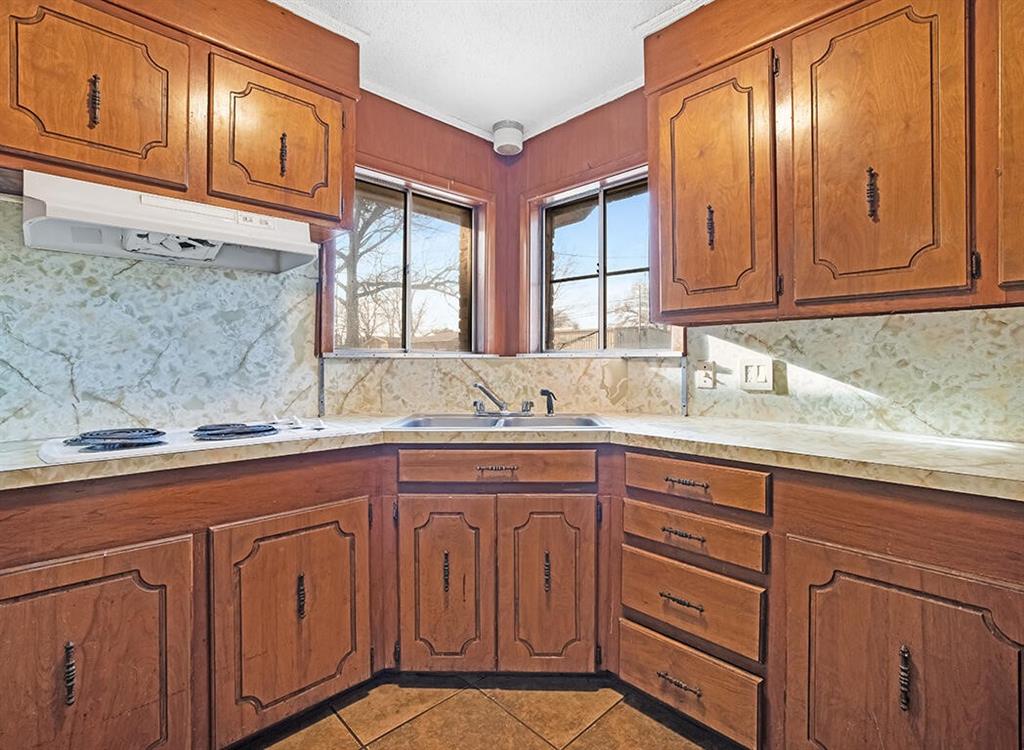 504 Redwater Road Wake Village, TX 75501 - Photo 5 of 17