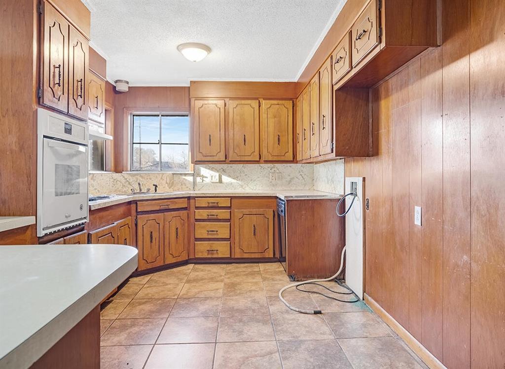 504 Redwater Road Wake Village, TX 75501 - Photo 6 of 17