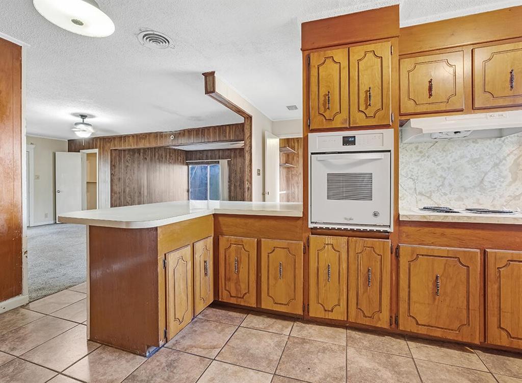 504 Redwater Road Wake Village, TX 75501 - Photo 7 of 17