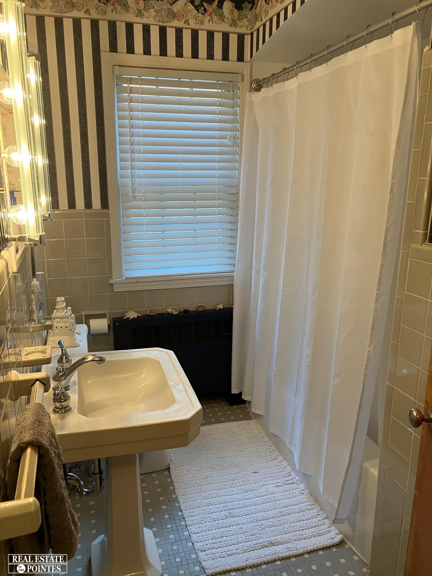 1231 Hawthorne Road Grosse Pointe, MI 48236 - Photo 16 of 41 Gallery Image 16