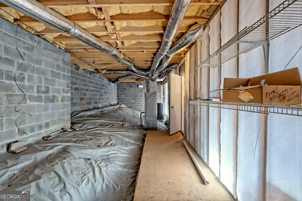 a view of backyard of house