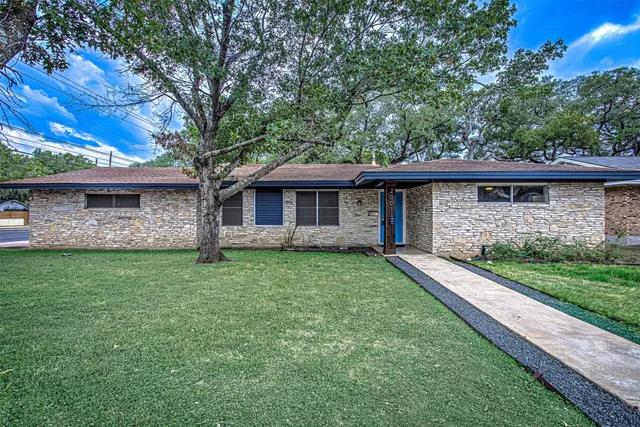 $2,595 | 2001 Oakglen Drive, Austin, TX 78745