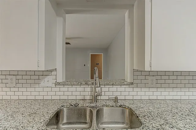 $2,595 | 2001 Oakglen Drive, Austin, TX 78745