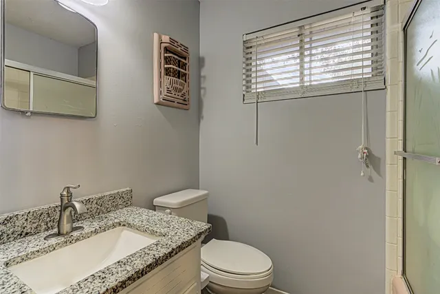 $2,595 | 2001 Oakglen Drive, Austin, TX 78745