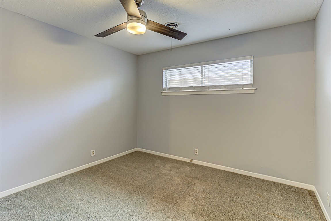 2001 Oakglen Drive Austin, TX 78745 - Photo 33 of 40 an empty room with a window