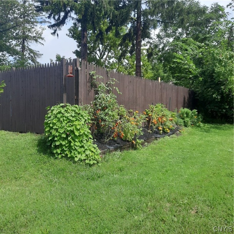 7 Van Epps Street Vernon, NY 13476 - Photo 5 of 35