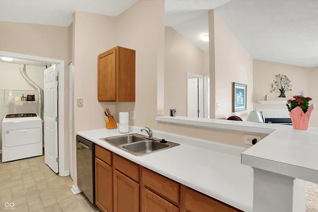 $189,900 | 8354 Glenwillow Lane, Unit 205, Indianapolis, IN 46278