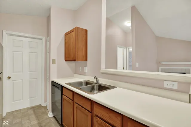 $179,900 | 8354 Glenwillow Lane, Unit 205, Indianapolis, IN 46278