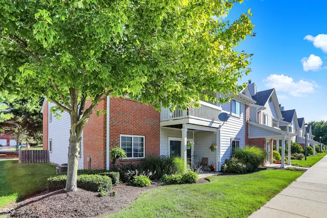 $189,900 | 8354 Glenwillow Lane, Unit 205, Indianapolis, IN 46278