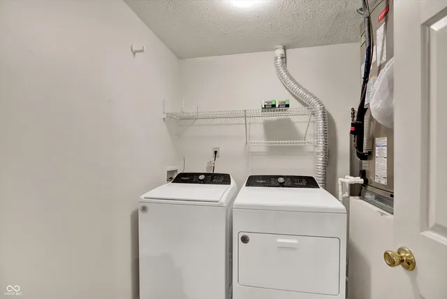 $179,900 | 8354 Glenwillow Lane, Unit 205, Indianapolis, IN 46278