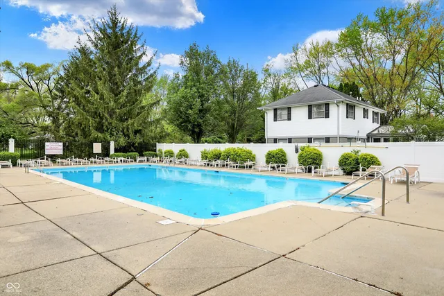 $179,900 | 8354 Glenwillow Lane, Unit 205, Indianapolis, IN 46278