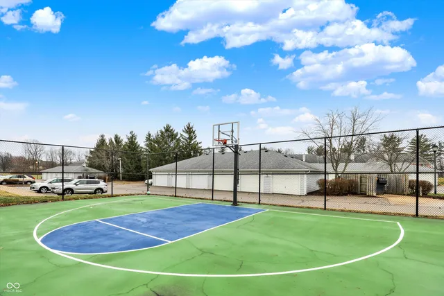 $179,900 | 8354 Glenwillow Lane, Unit 205, Indianapolis, IN 46278