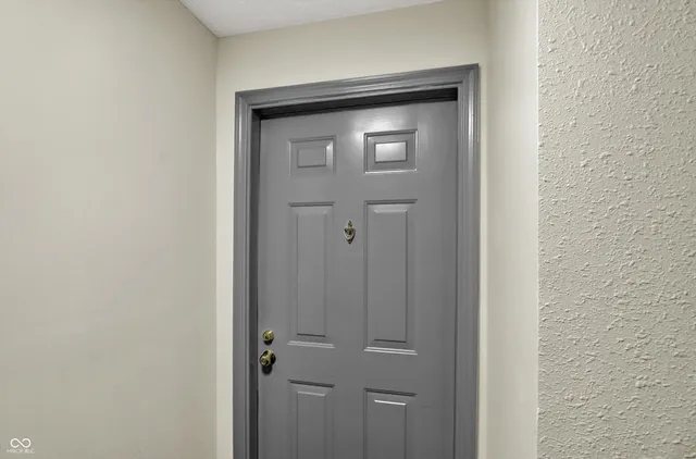 $179,900 | 8354 Glenwillow Lane, Unit 205, Indianapolis, IN 46278