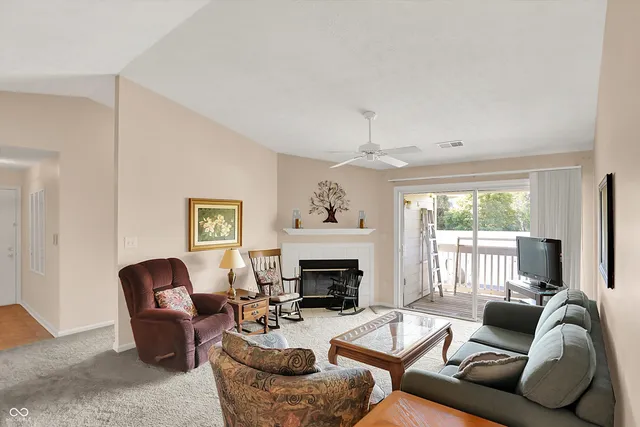 $189,900 | 8354 Glenwillow Lane, Unit 205, Indianapolis, IN 46278