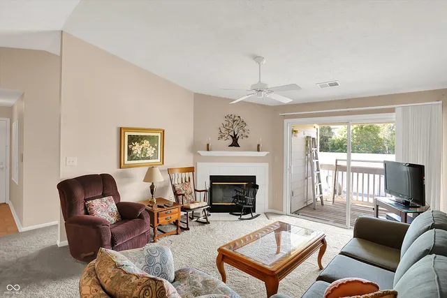 $189,900 | 8354 Glenwillow Lane, Unit 205, Indianapolis, IN 46278