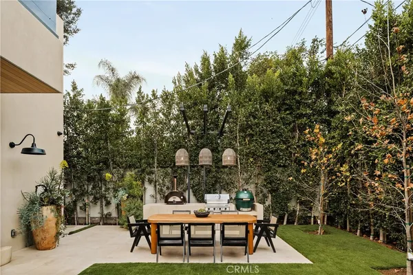 a view of a yard