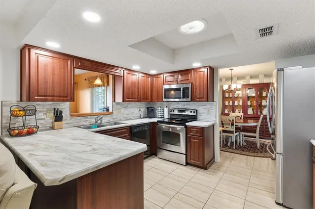 $285,000 | 10195 Southeast 178th Place, Summerfield, FL 34491