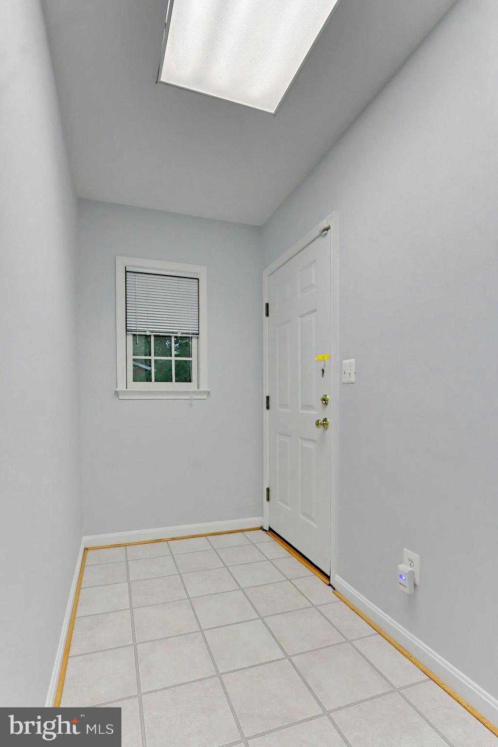 4604 Sleaford Road Annandale, VA 22003 - Photo 15 of 51 Side door/mudroom entrance
