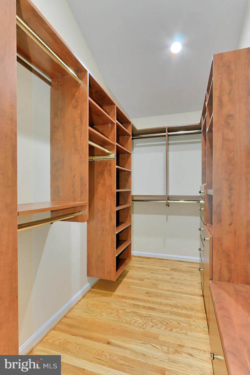 4604 Sleaford Road Annandale, VA 22003 - Photo 30 of 51 Walk in closet