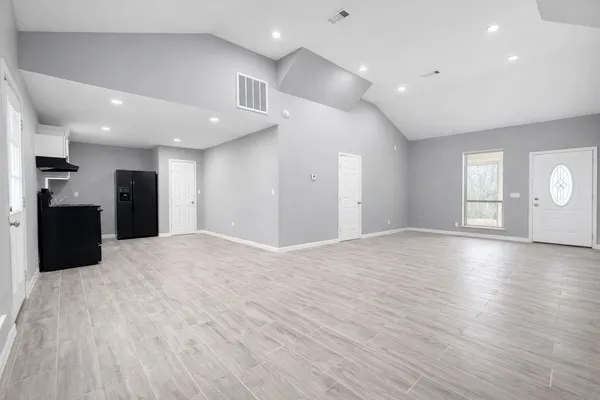 $1,450 | 111 Otis Lane, Ames, TX 77575