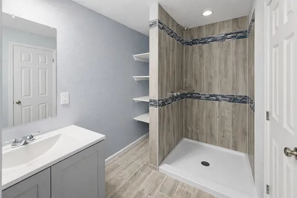 $1,450 | 111 Otis Lane, Ames, TX 77575