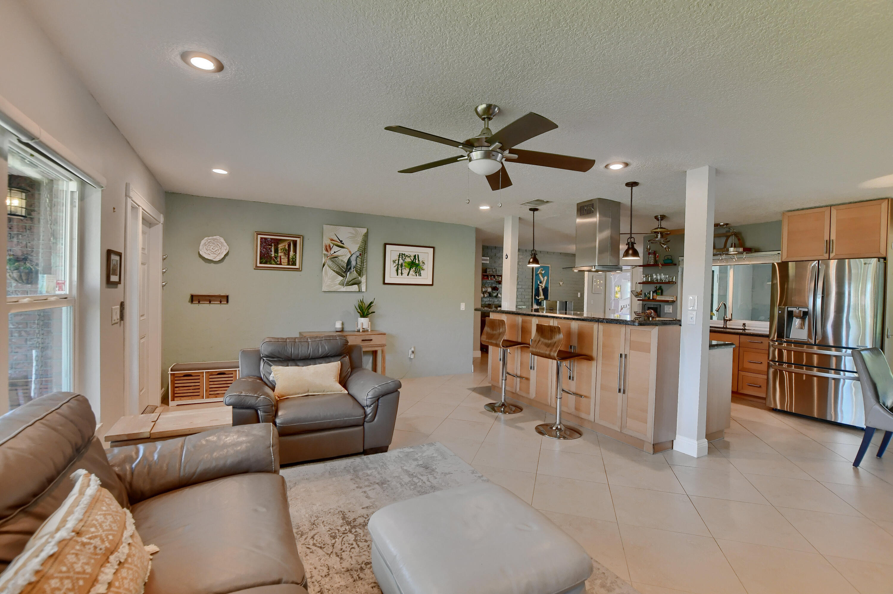 11090 Delta Circle Boca Raton, FL 33428 - Photo 6 of 56 living room