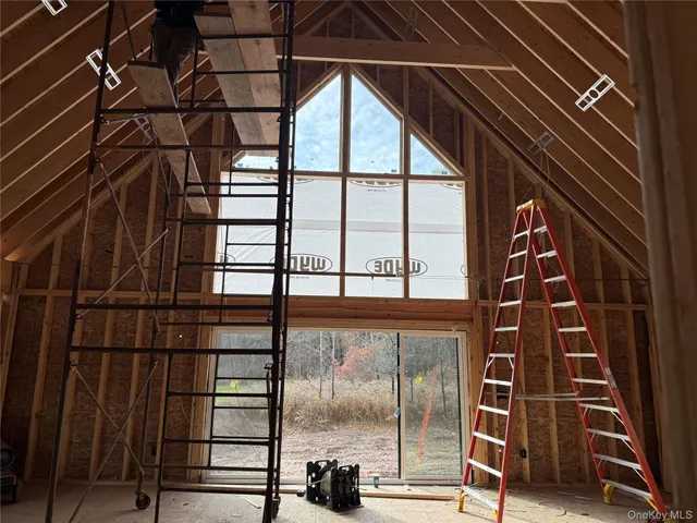 a view of entryway with a window
