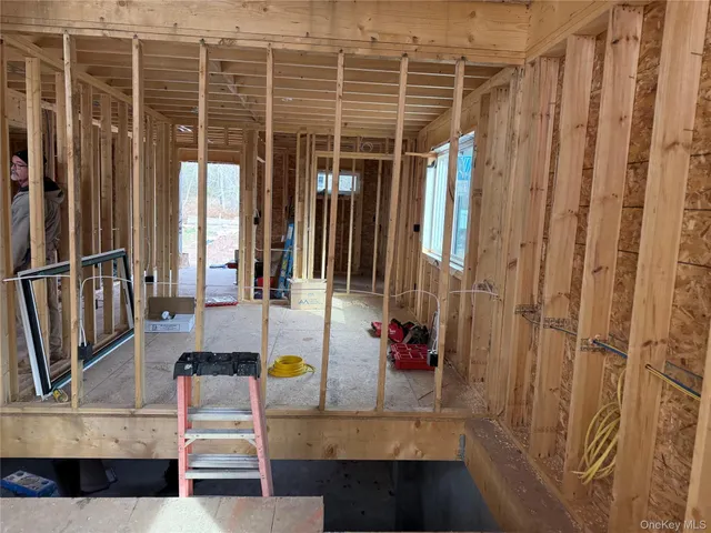 a view of entryway with patio