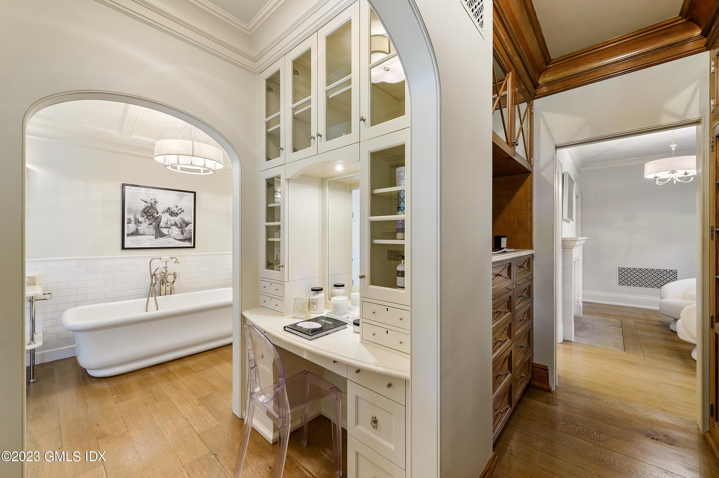 2 Martin Dale Greenwich, CT 06830 - Photo 21 of 53 a en suite bathroom with a sink and a mirror