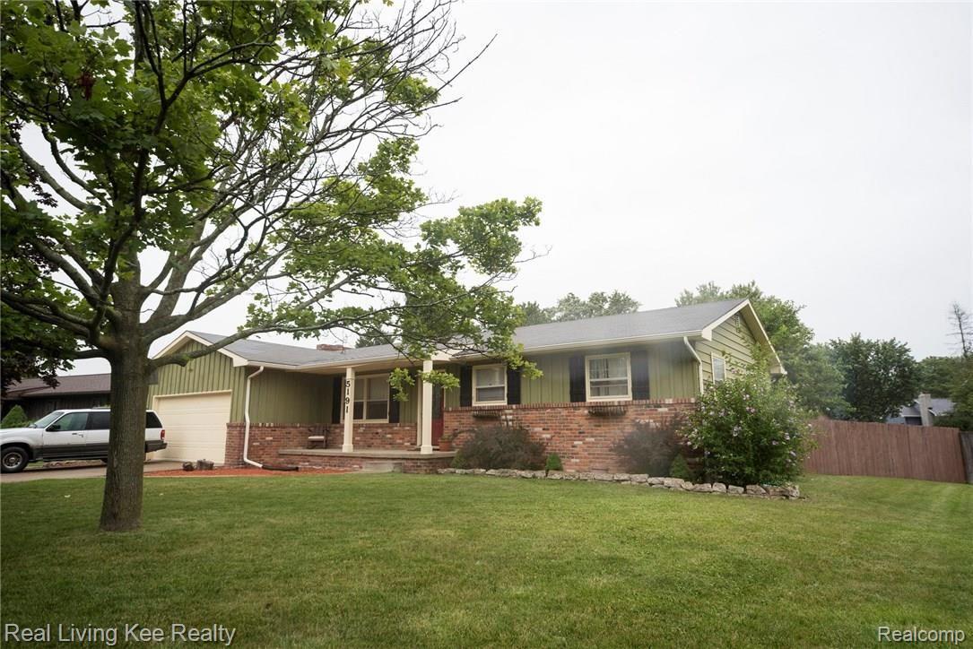 5191 Middleboro Road Grand Blanc, MI 48439 - Photo 2 of 37 MK7_2645.jpg