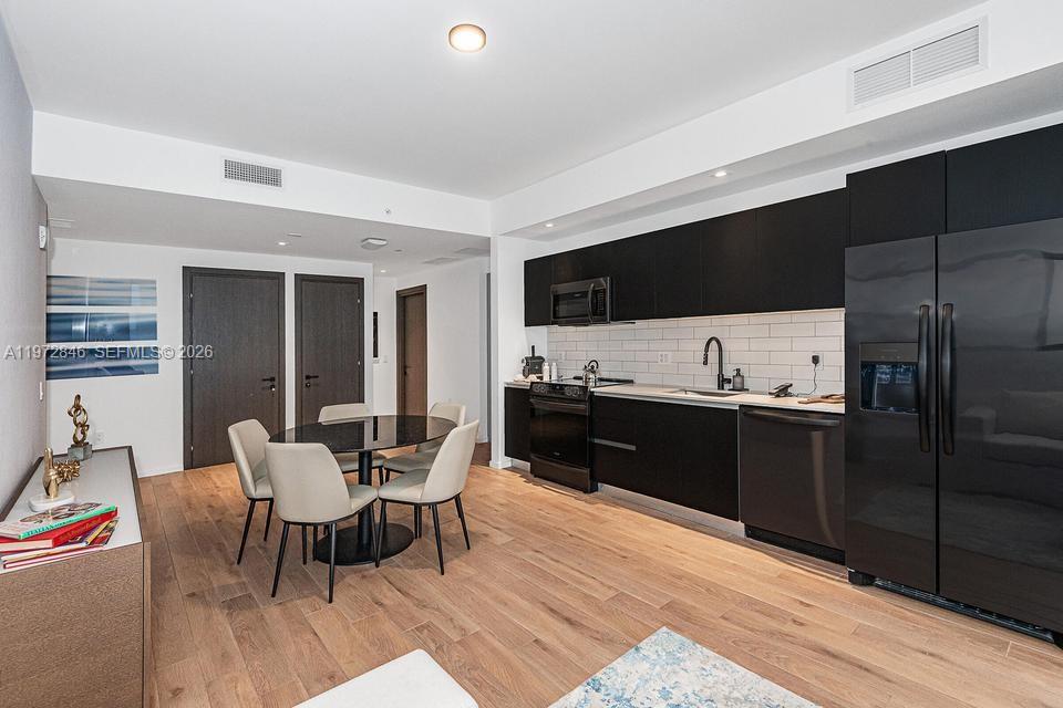 398 Northeast 5th Street, Unit 2418 Miami, FL 33132 - Photo 10 of 34 a large kitchen with a table and chairs