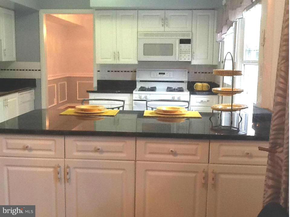 3102 Jeffrey Road Baltimore, MD 21244 - Photo 5 of 28 Kitchen