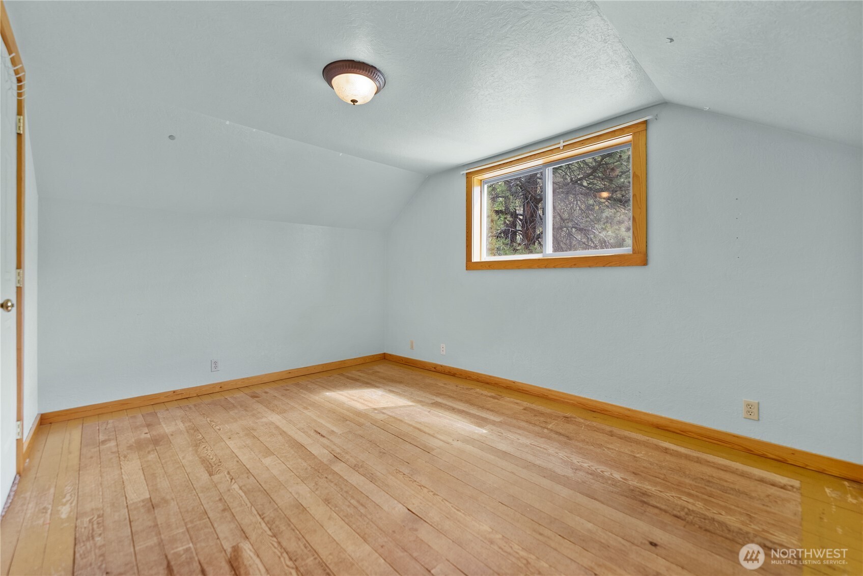 511 Bluff Street Winthrop, WA 98862 - Photo 28 of 38 an empty room with wooden floor and windows