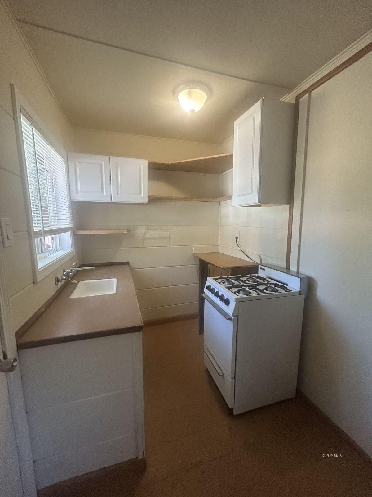 25055 Marion Ridge Drive, Unit 9 Idyllwild, CA 92549 - Photo 4 of 11 a kitchen with appliances cabinets and a window