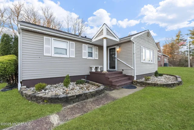 $549,900 | 13 Sanford Street, Manalapan, NJ 07726