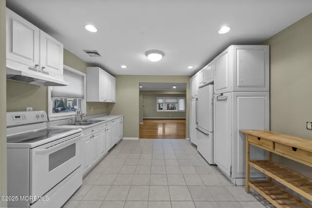 $549,900 | 13 Sanford Street, Manalapan, NJ 07726