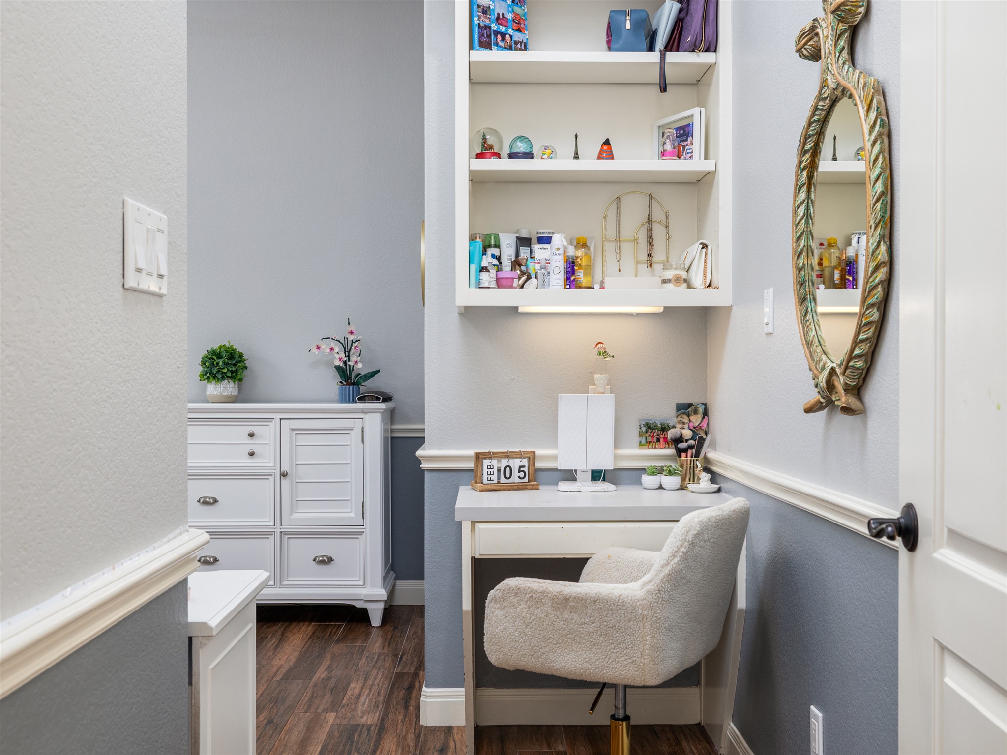 1316 Ranchers Club Lane Driftwood, TX 78619 - Photo 21 of 40 a room with a workspace and a couch