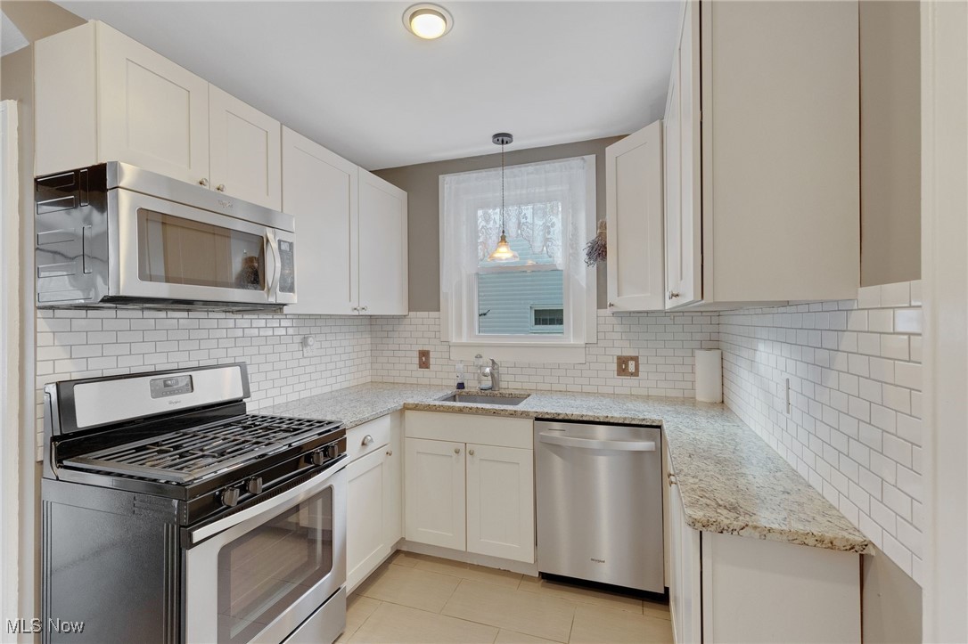 2542 Queenston Road Cleveland, OH 44118 - Photo 17 of 36