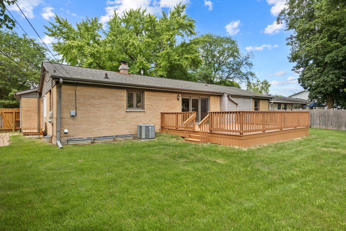 1441 Maple Lane Elgin, IL 60123 - Photo 26 of 29 Gallery Image 26