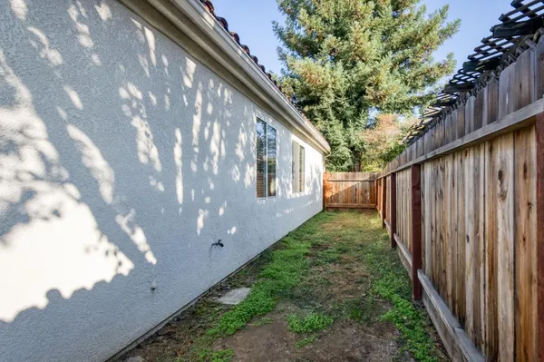 a view of a back yard of the house