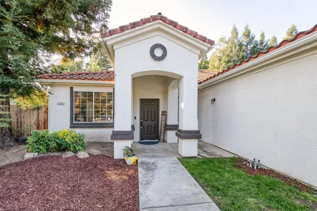 $599,500 | 2334 Sierra Madre Avenue, Clovis, CA 93611