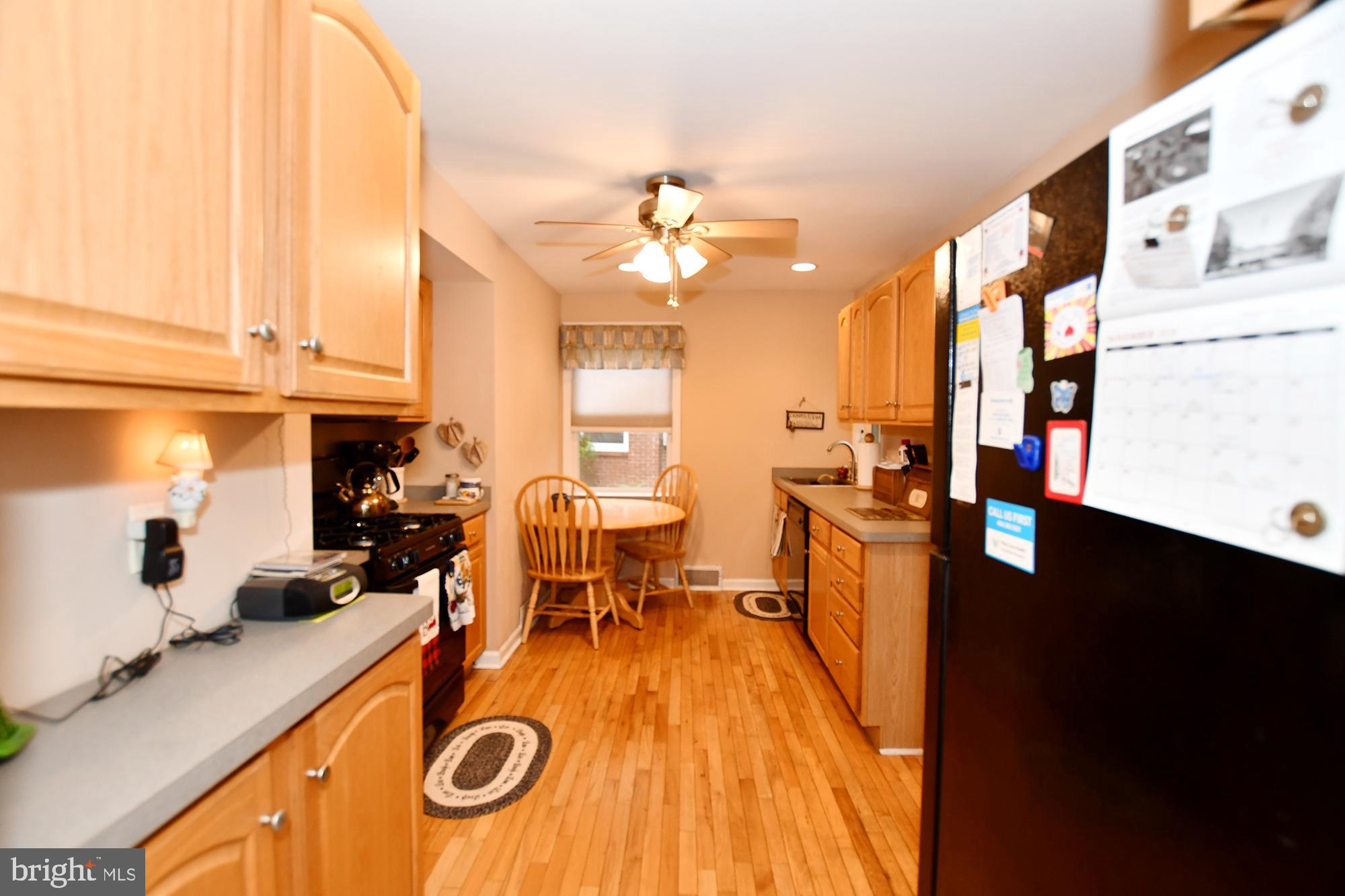101 Hillview Drive Springfield, PA 19064 - Photo 8 of 31 Eat-in Kitchen