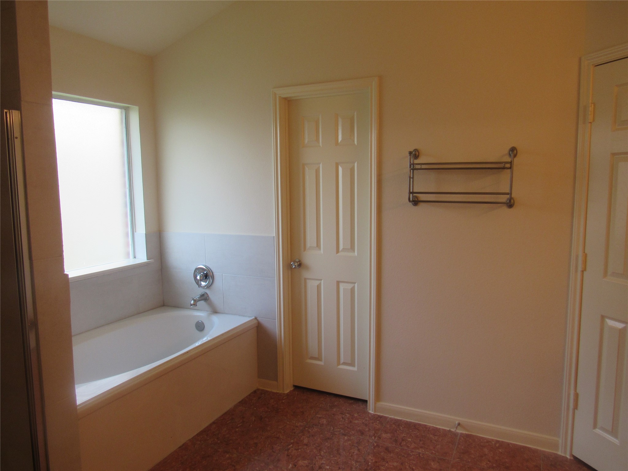 2611 Colony Haven Circle Spring, TX 77373 - Photo 14 of 18 The main bath has a garden tub
