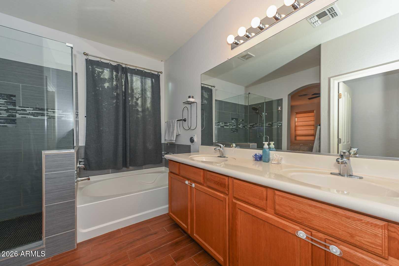 11929 West Alvarado Road Avondale, AZ 85392 - Photo 21 of 39 Primary Bath