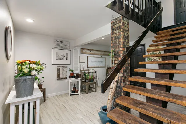 a view of entryway and hall