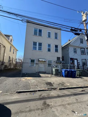 $1,995 | 265 6th Street, Bridgeport, CT 06607