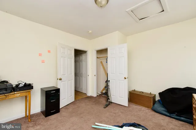 a view of livingroom with furniture
