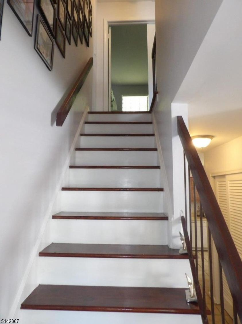 605 Timber Oaks Road Edison, NJ 08820 - Photo 13 of 25