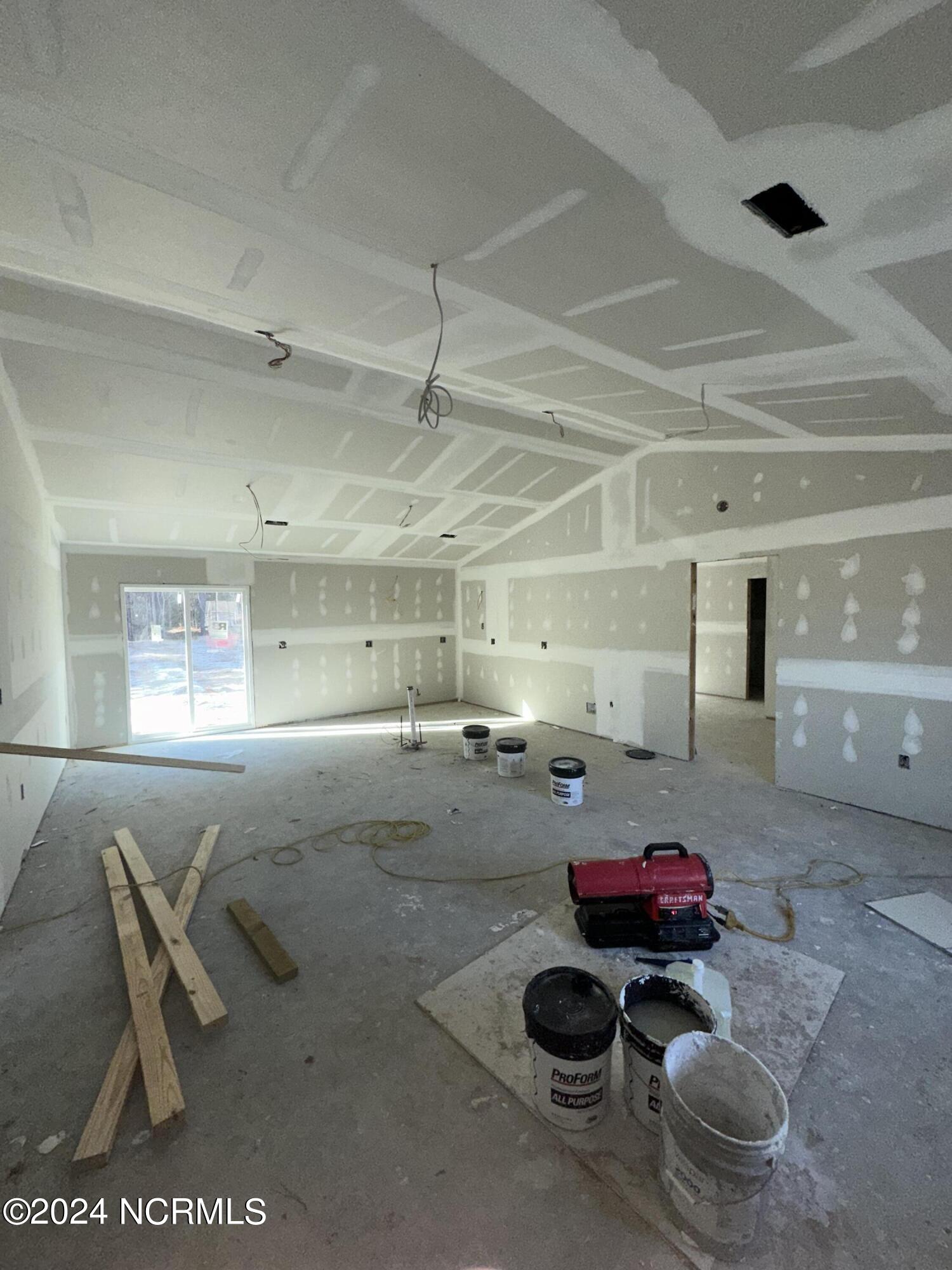 138 Shingle Brook Road New Bern, NC 28560 - Photo 2 of 18 LIVING ROOM 1